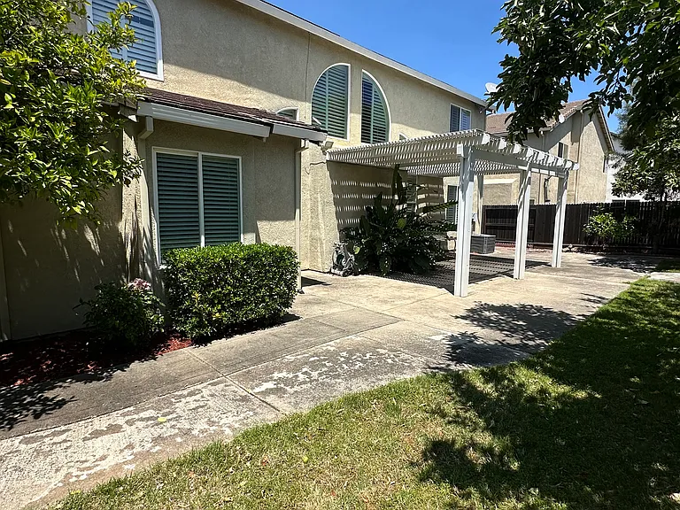 70 Jade Tree Cir — Photo 33