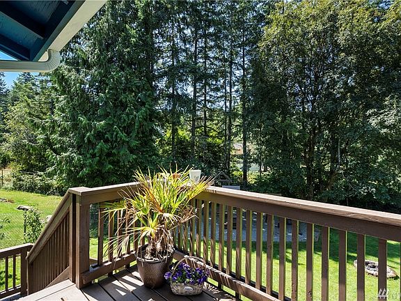 3rd image of 4444 Meadow Pl SE