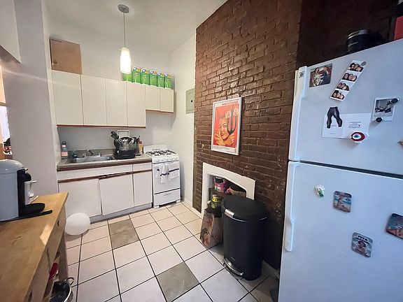 5th image of 303 E 6th St #5