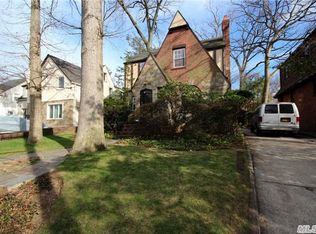 18420 Aberdeen Rd, Jamaica, NY 11432