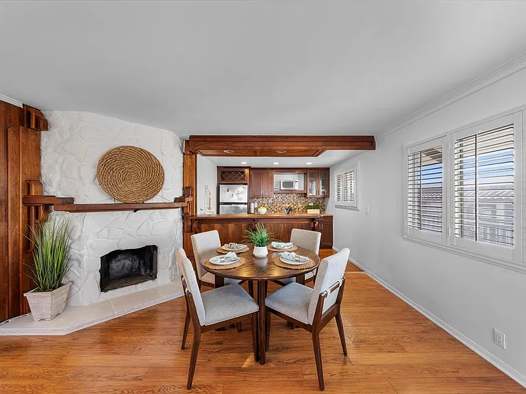 644 Manhattan Beach Blvd #10 — Photo 2
