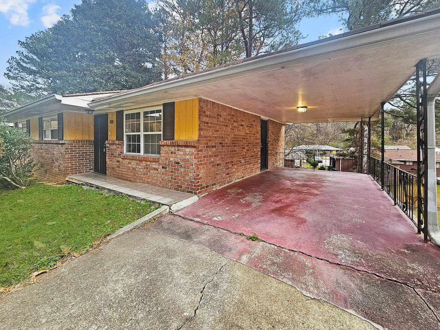 Coming Soon! Large 3-Bedroom, 1.5 Bath Ranch At I-285 & Bolton Rd - Housing Voucher Accepted — Photo 3