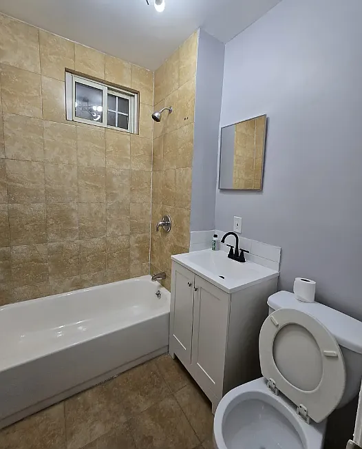 3 bed, 1000 sqft, $2,500 — Photo 1