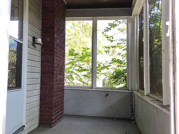 5th image of 1615 Larch Ave