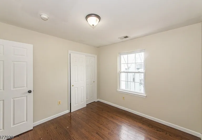 905 Olive St #2 — Photo 3