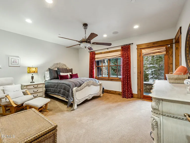 2520 Bear Hollow Dr — Photo 37