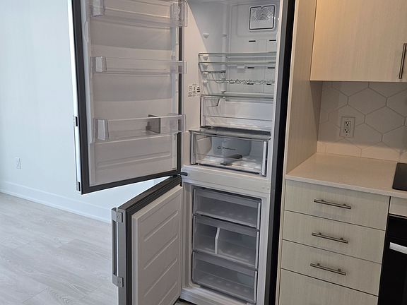 5th image of 2545 Simcoe St N #1020