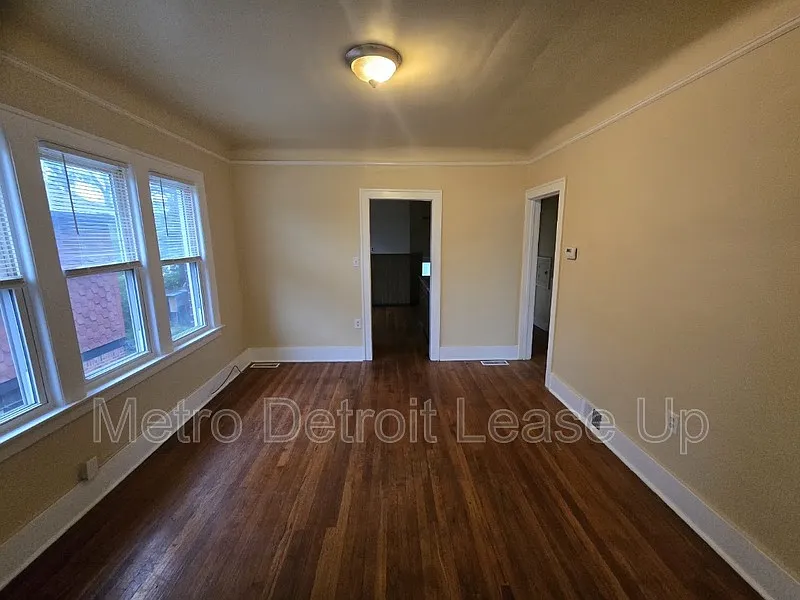 3 bed, 1.0 bath, $1,200 — Photo 3