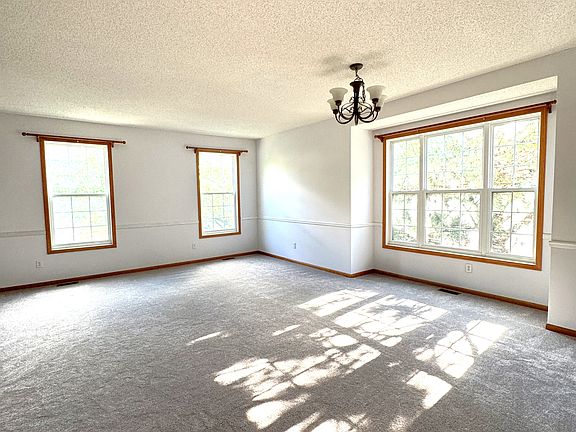 5th image of 201 Heritage Ln