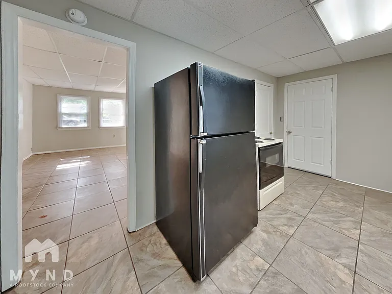 1256 S Willow Ln — Photo 6
