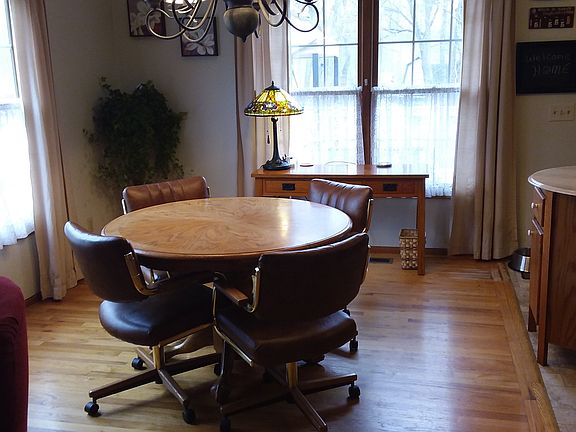 Hardwood Floor in Dining Room