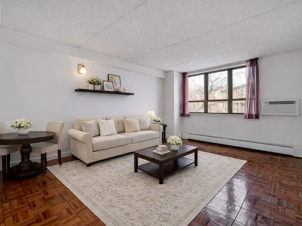 301 Cathedral Pkwy #3D, New York, NY 10026