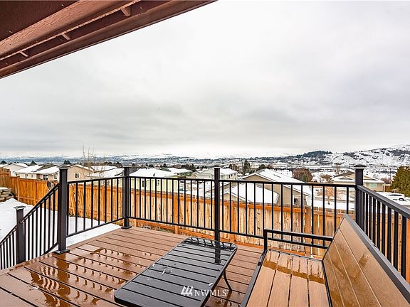 Nice trex deck with a view of the mountains, river and city