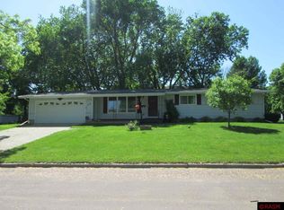 819 9th St N, Saint James, MN 56081