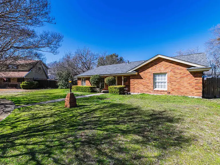 11327 Drummond Cir — Photo 38