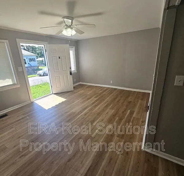 361 S Harris Ave #A — Photo 5