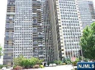 200 Winston Dr APT 2805, Cliffside Park, NJ 07010