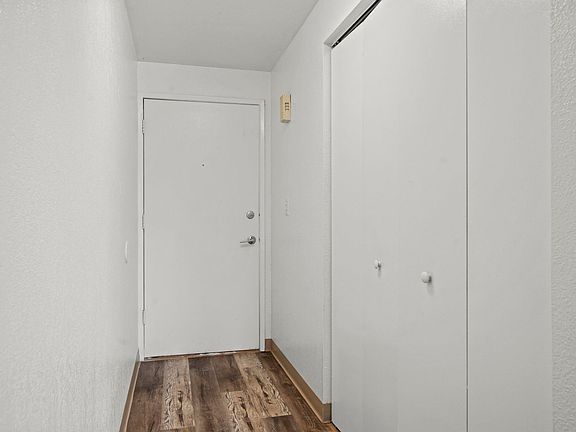 5th image of 2002 Magnuson Way #209