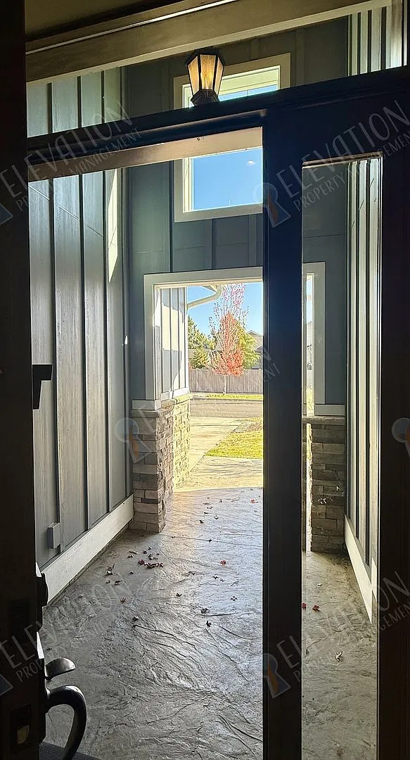 Spacious Single-Level Home in NE Bend with Private Backyard and Tons of Storage — Photo 4