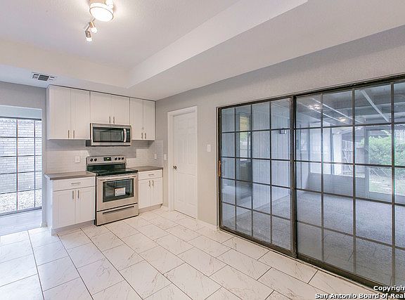 5th image of 4323 Center Oak Woods St