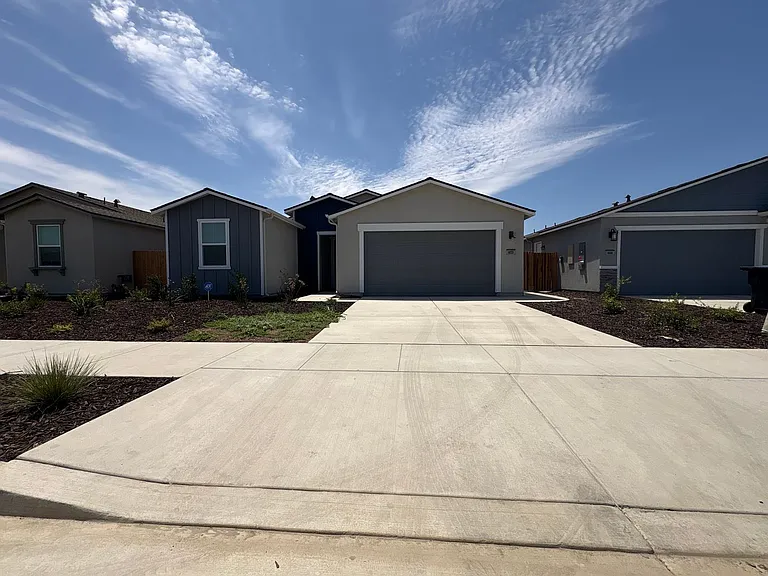 4035 W Sunnyview Ave — Photo 1