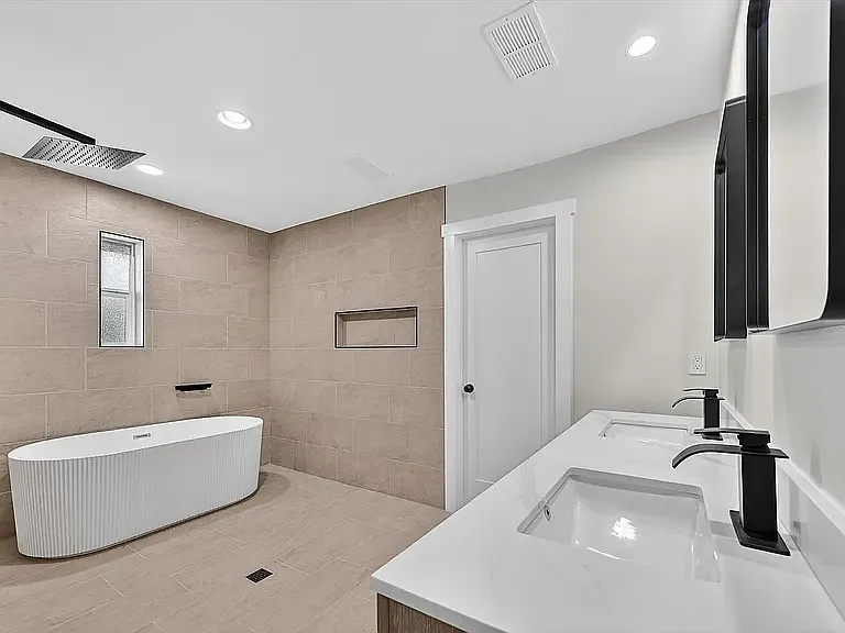 2321 Merrimac Dr — Photo 8