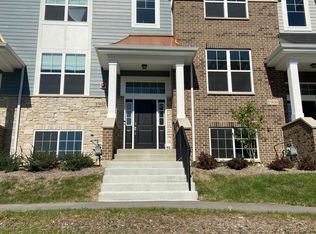 1902 Kingsley Cir #4, Northbrook, IL 60062