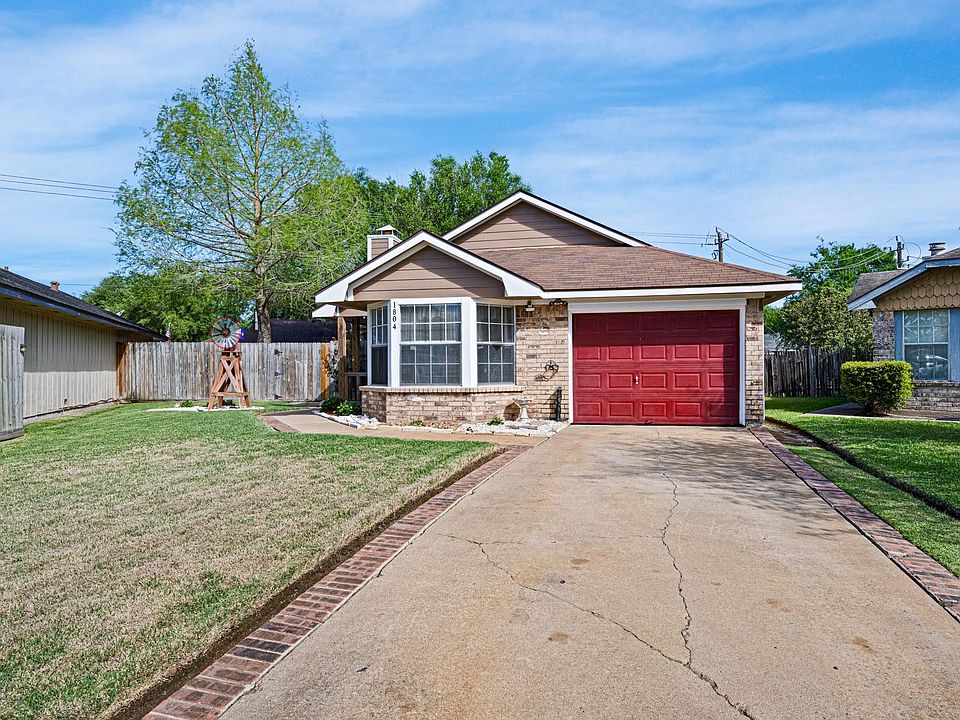 1st image of 1804 Spruce Dr