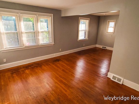 4th image of 2106 Harrison Ave #2