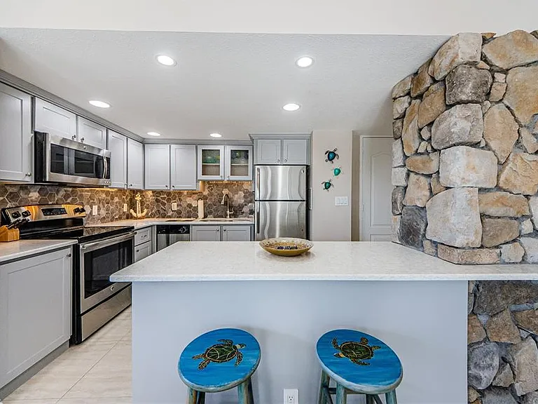 880 Mandalay Ave #S202 — Photo 9