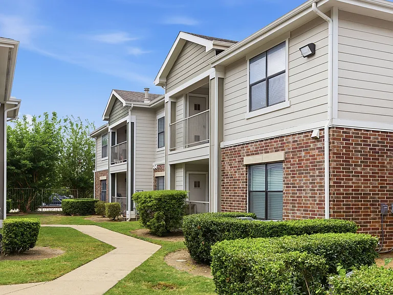 Villas on Sixth Apartment Homes — Photo 9