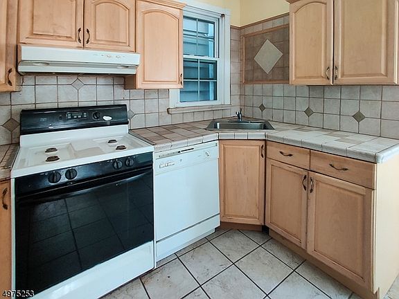 4th image of 134 W 51st St