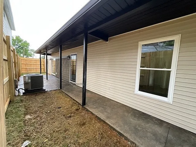 Side Porch/Patio & Yard