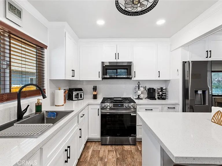 531 Santa Barbara Ave — Photo 11