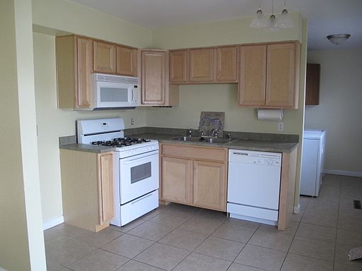 4th image of 30 Comstock Dr