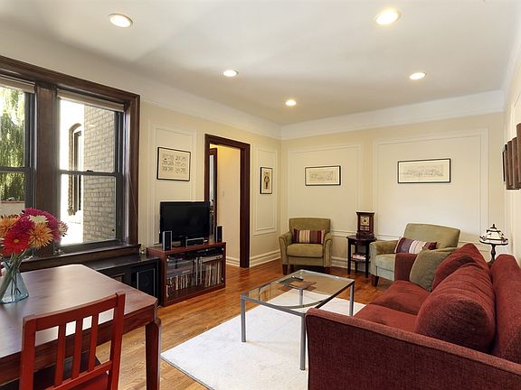 4th image of 333 4th St APT 3C
