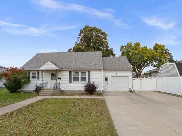 2966 Linden Dr, Columbus, NE 68601