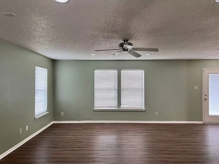 10400 Hickory Hill Dr — Photo 5
