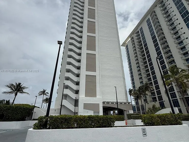 17375 Collins Ave #702 — Photo 19