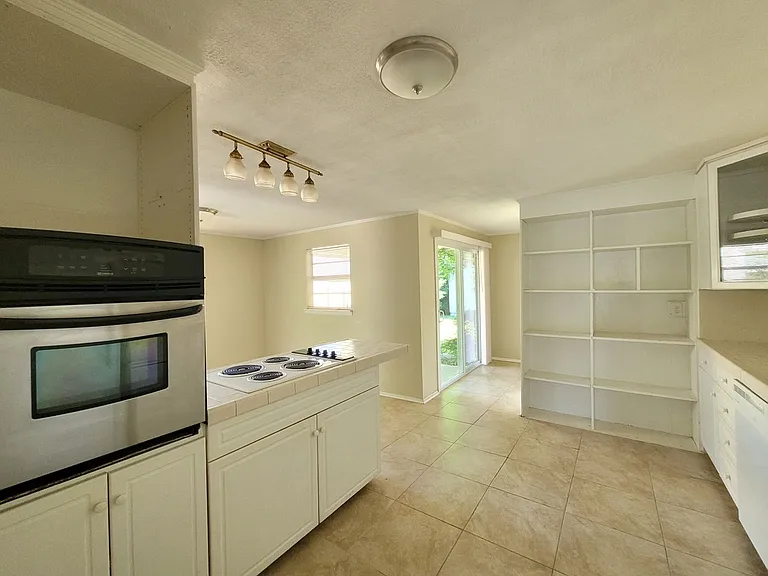 15 Audusson Ave — Photo 8