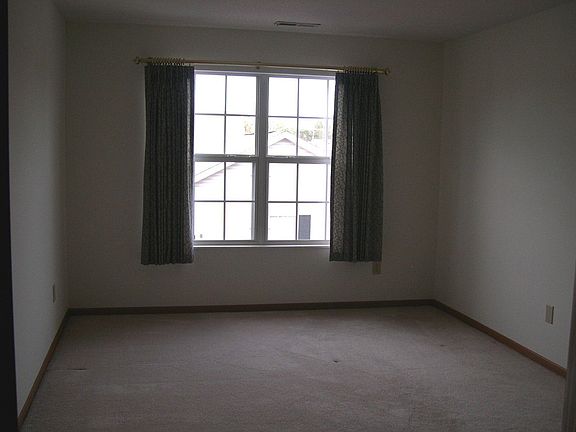 5th image of 1277 Hillview Cir W