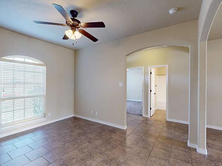 504 W Orion Dr — Photo 10