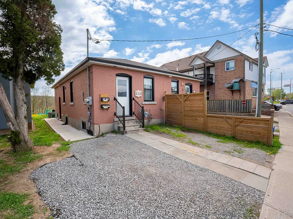 233 Pelham Rd #UPPER