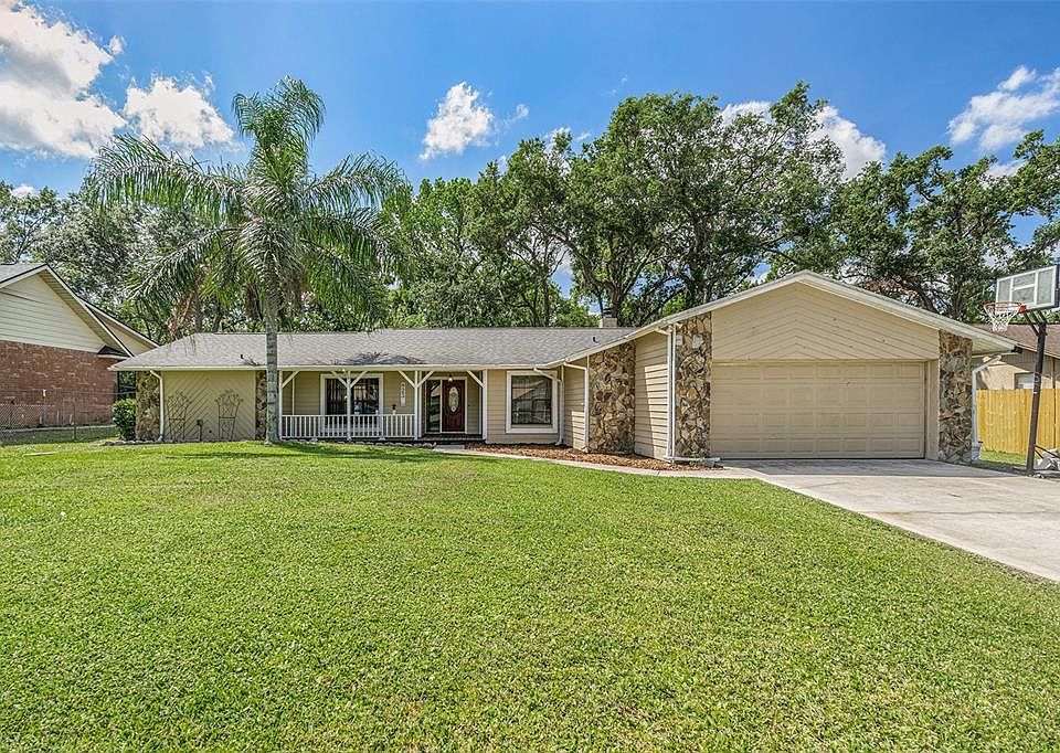 1st image of 823 Scenic Heights Dr