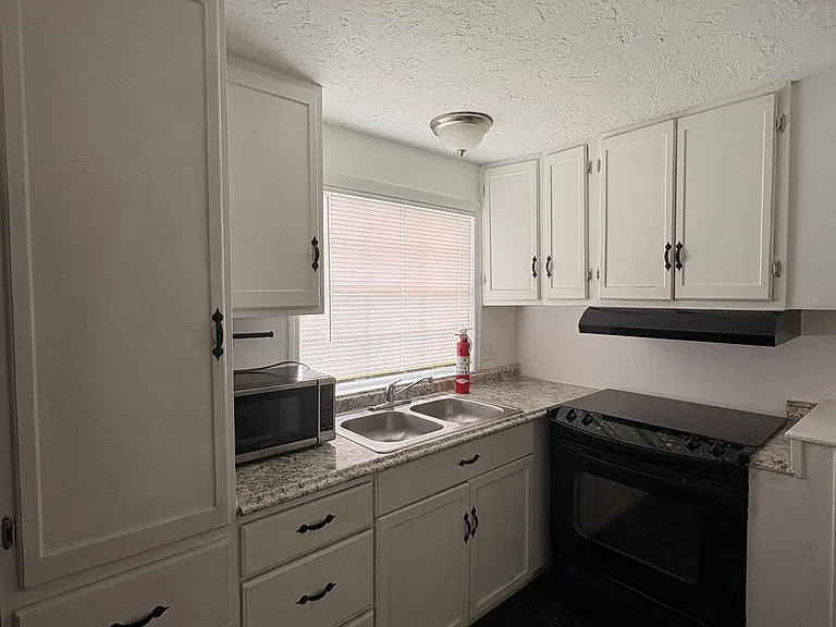 4395 Helen Ave #6 — Photo 6