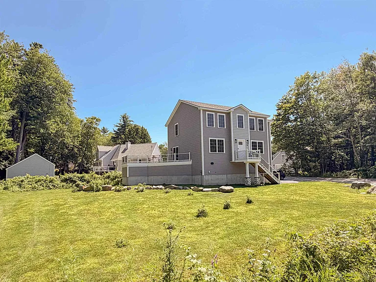 38 Huckleberry Ln — Photo 2