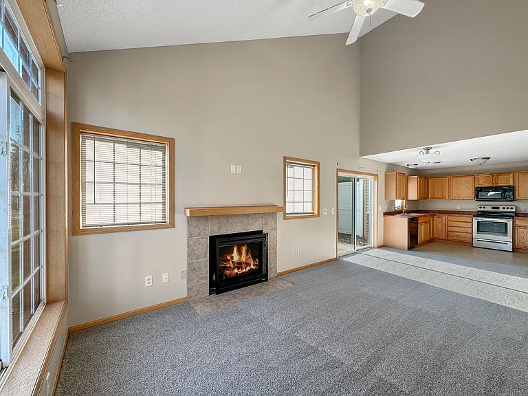 16421 Elm Creek Ln — Photo 3