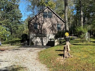 699 Moravian Trl, Uhrichsville, OH 44683