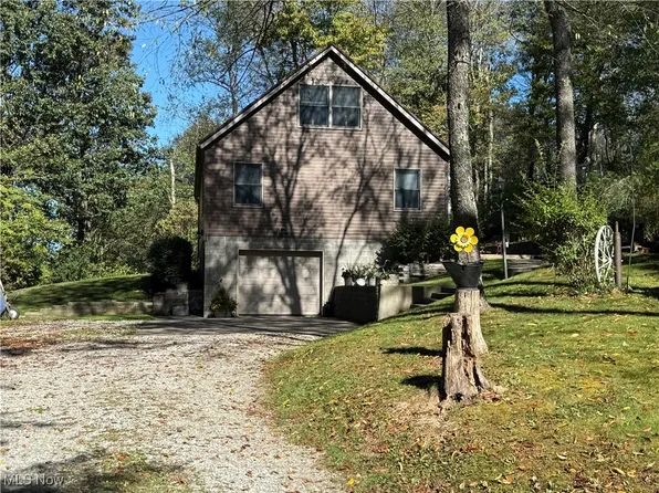 699 Moravian Trl, Uhrichsville, OH 44683