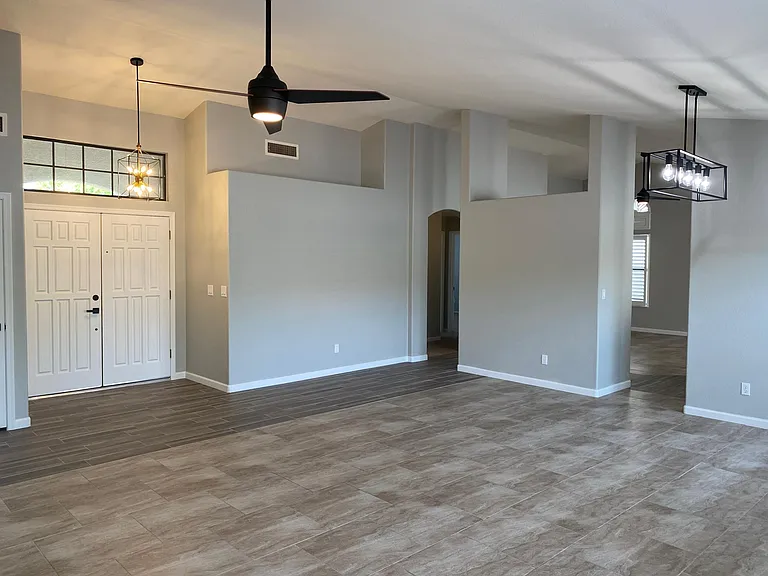 10938 W Bermuda Dr — Photo 15